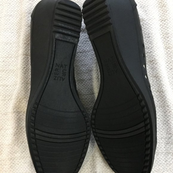 NATURALIZER Brina Black laser cut out wedges - Picture 7 of 7